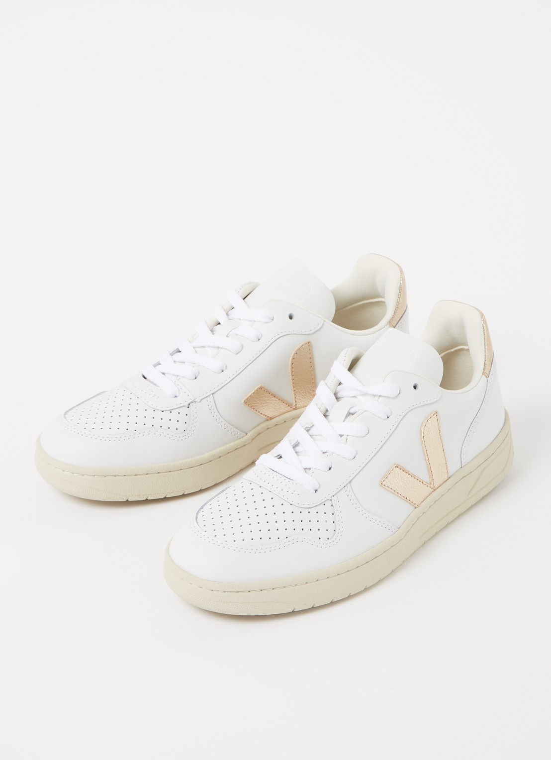 Veja V-10 sneaker met suède details - detail 2 wit