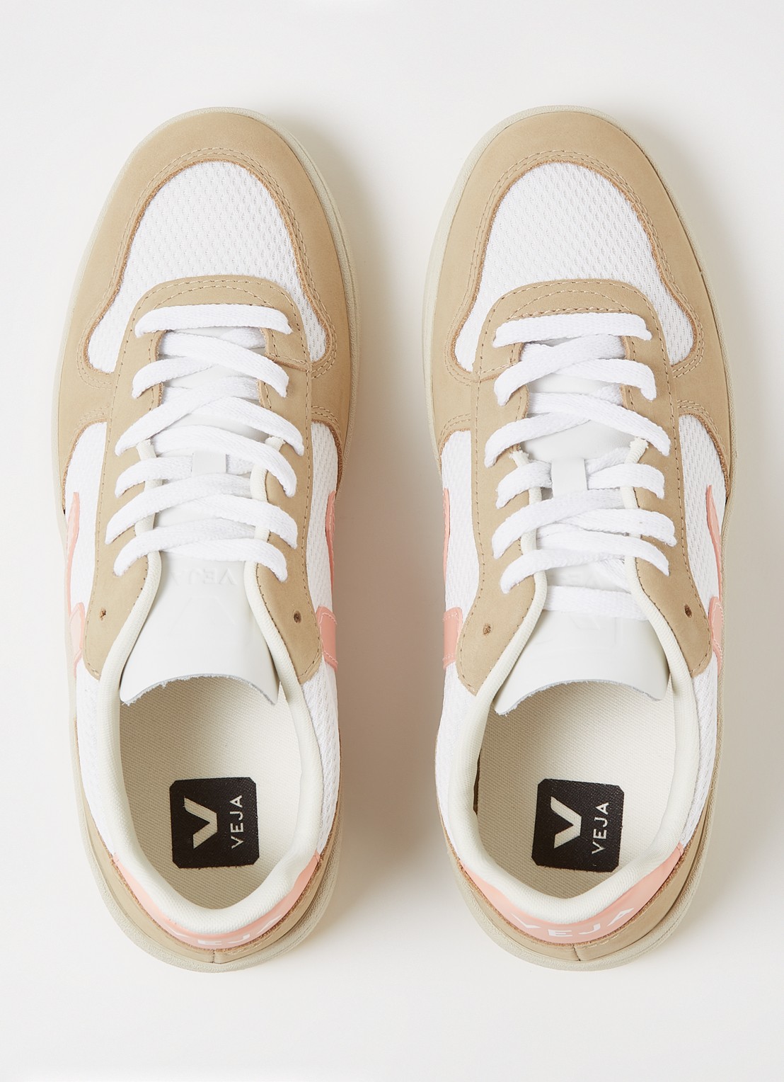 Veja V-10 sneaker met suède details - detail 4 gebroken wit