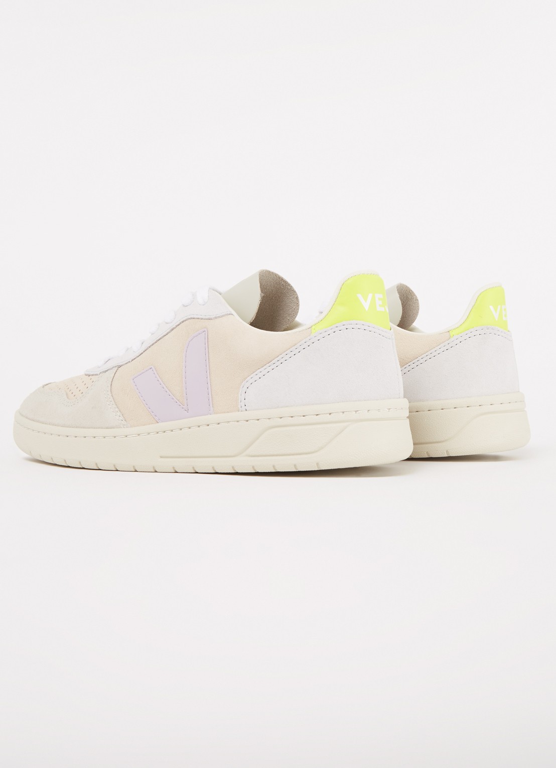 Veja V-10 sneaker met suède details - detail 2 creme