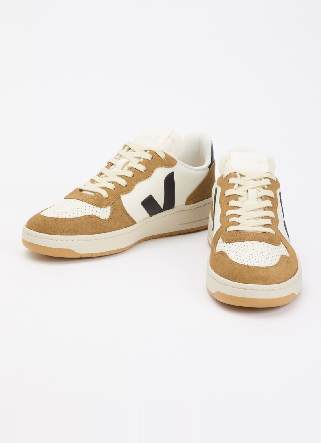 Veja V-10 sneaker van leer met suède details - detail 3 donkerbeige
