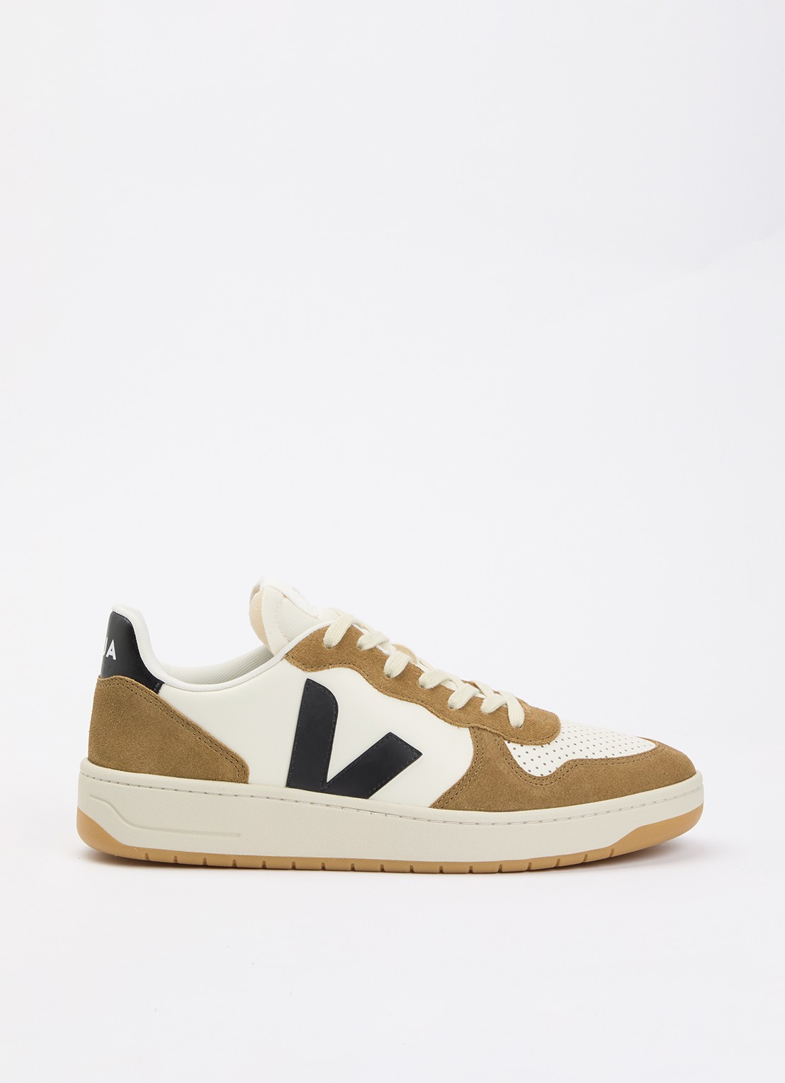 Veja V-10 sneaker van leer met suède details - voorkant 2 donkerbeige