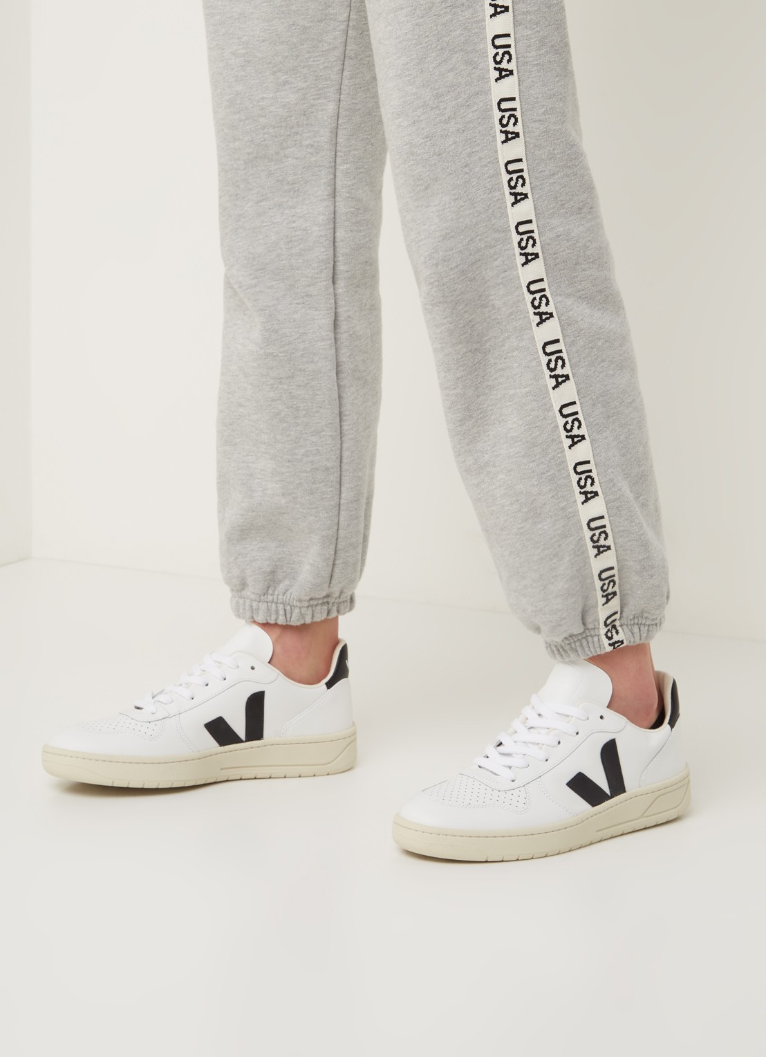 Veja V-10 sneaker van leer - voorkant 7 wit