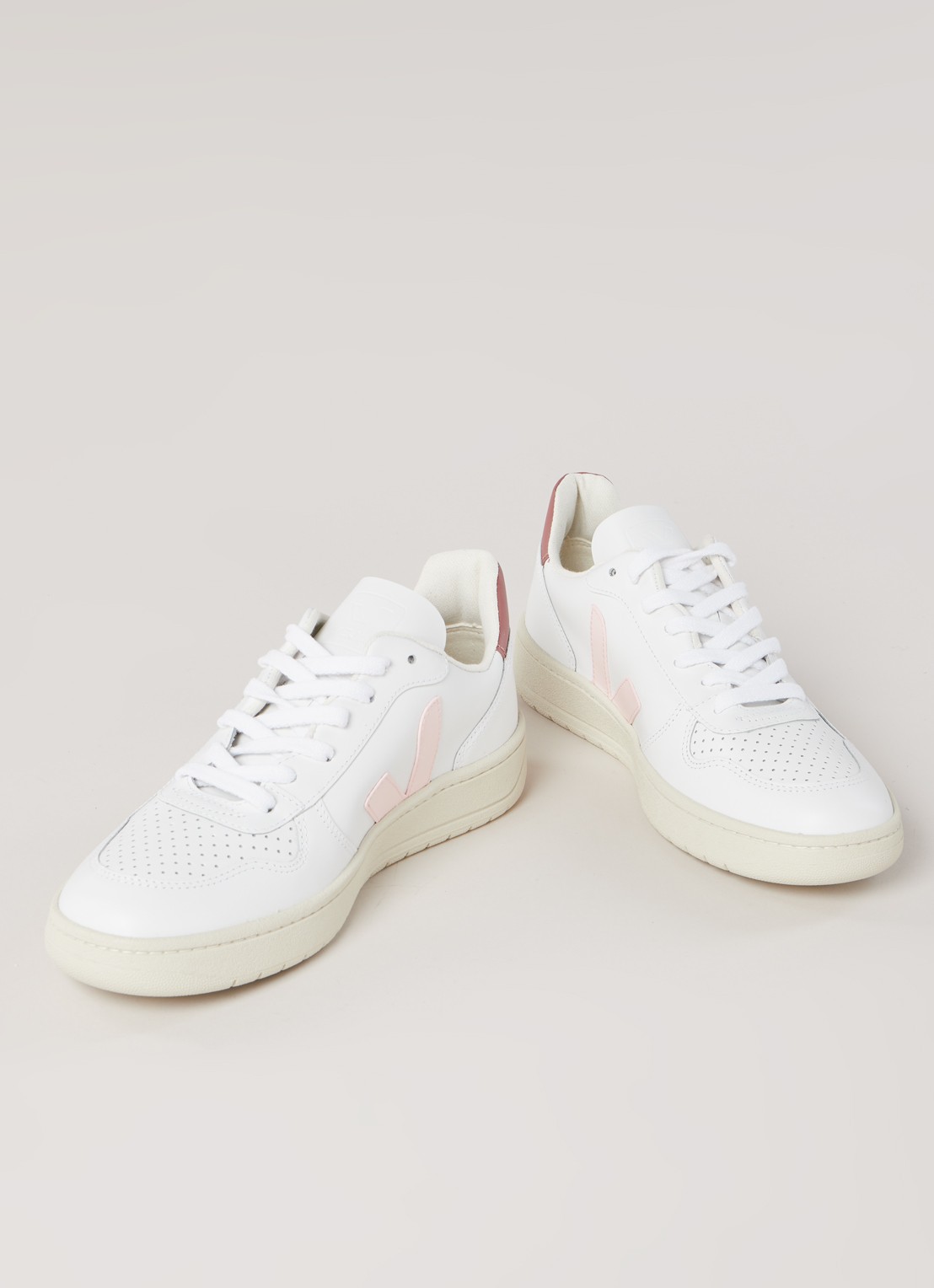 Veja V-10 sneaker van leer - detail 2 melk