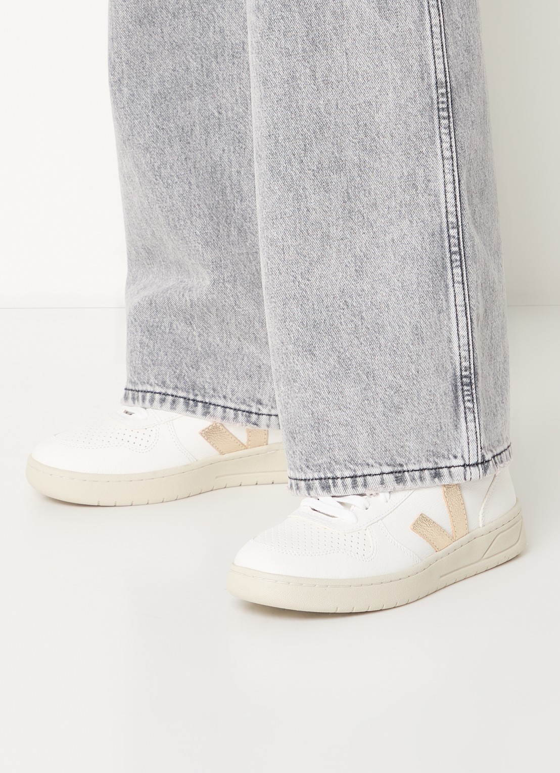 Veja V-10 sneaker van leer - voorkant 6 wit