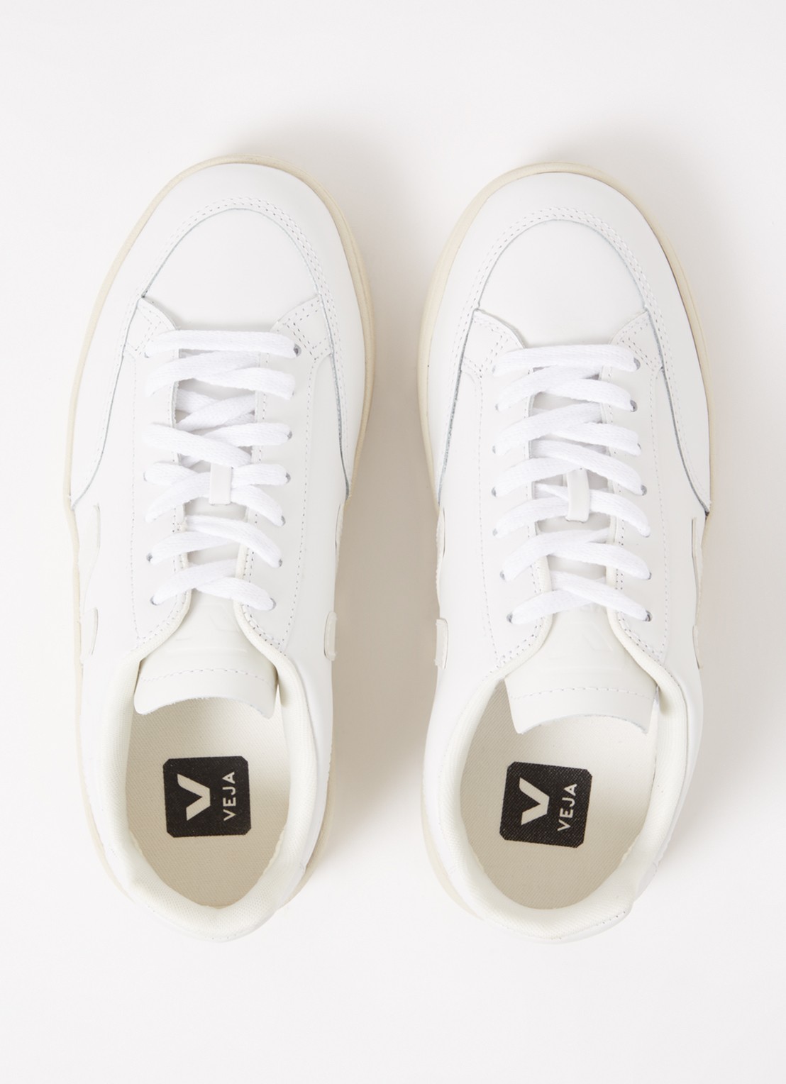 Veja V-12 sneaker van leer met suède details - detail 3 ivoor