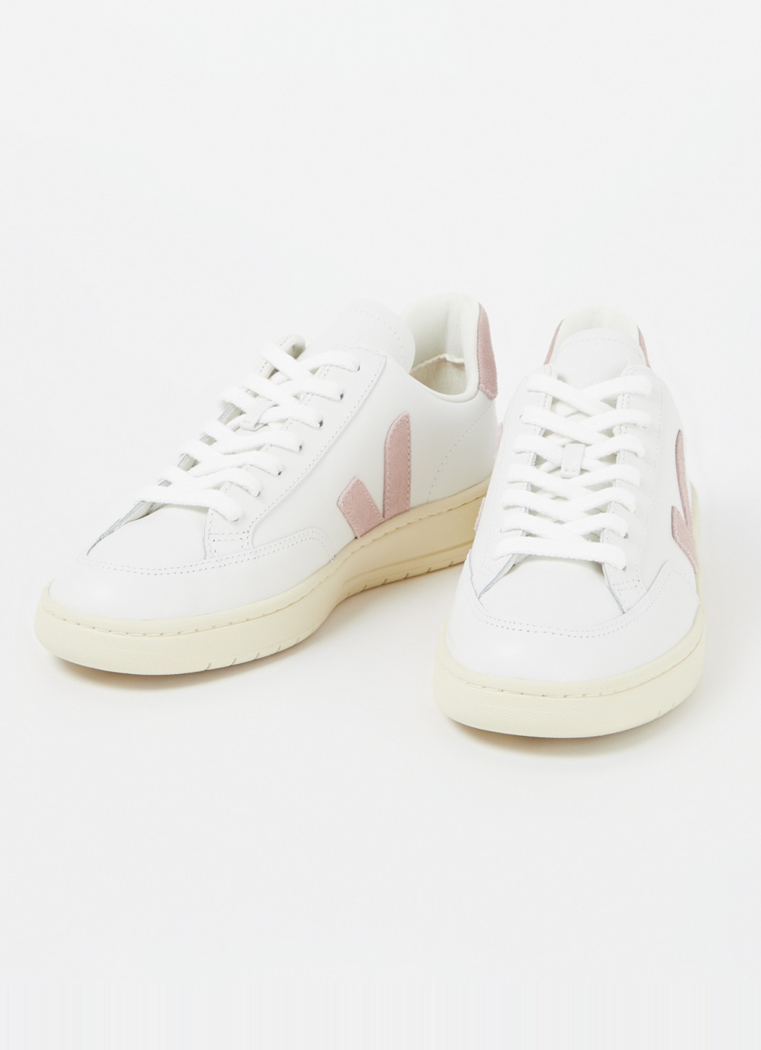 Veja V-12 sneaker van leer met suède details - detail 4 roze
