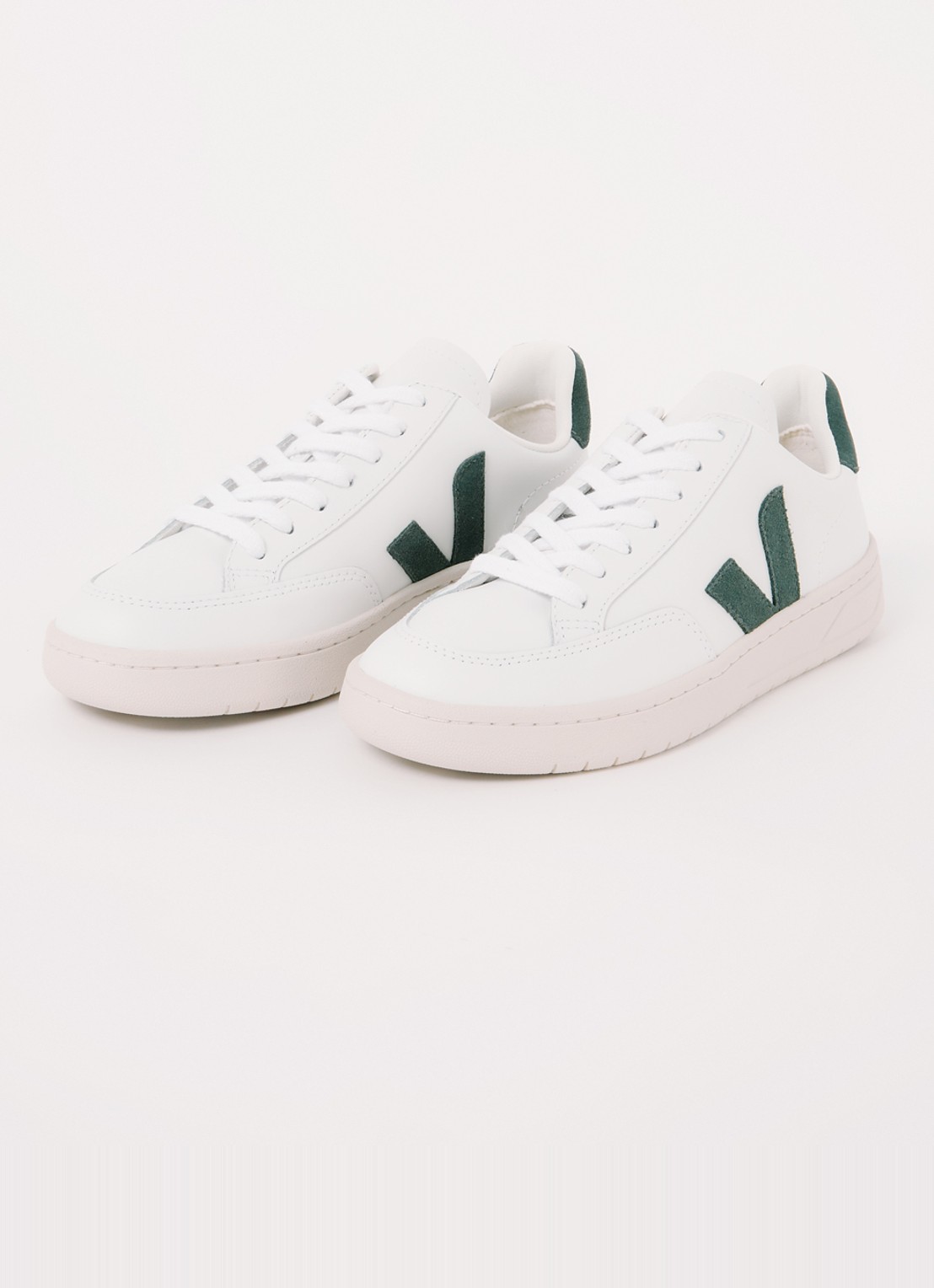 Veja V-12 sneaker van leer met suède details - detail 3 groen