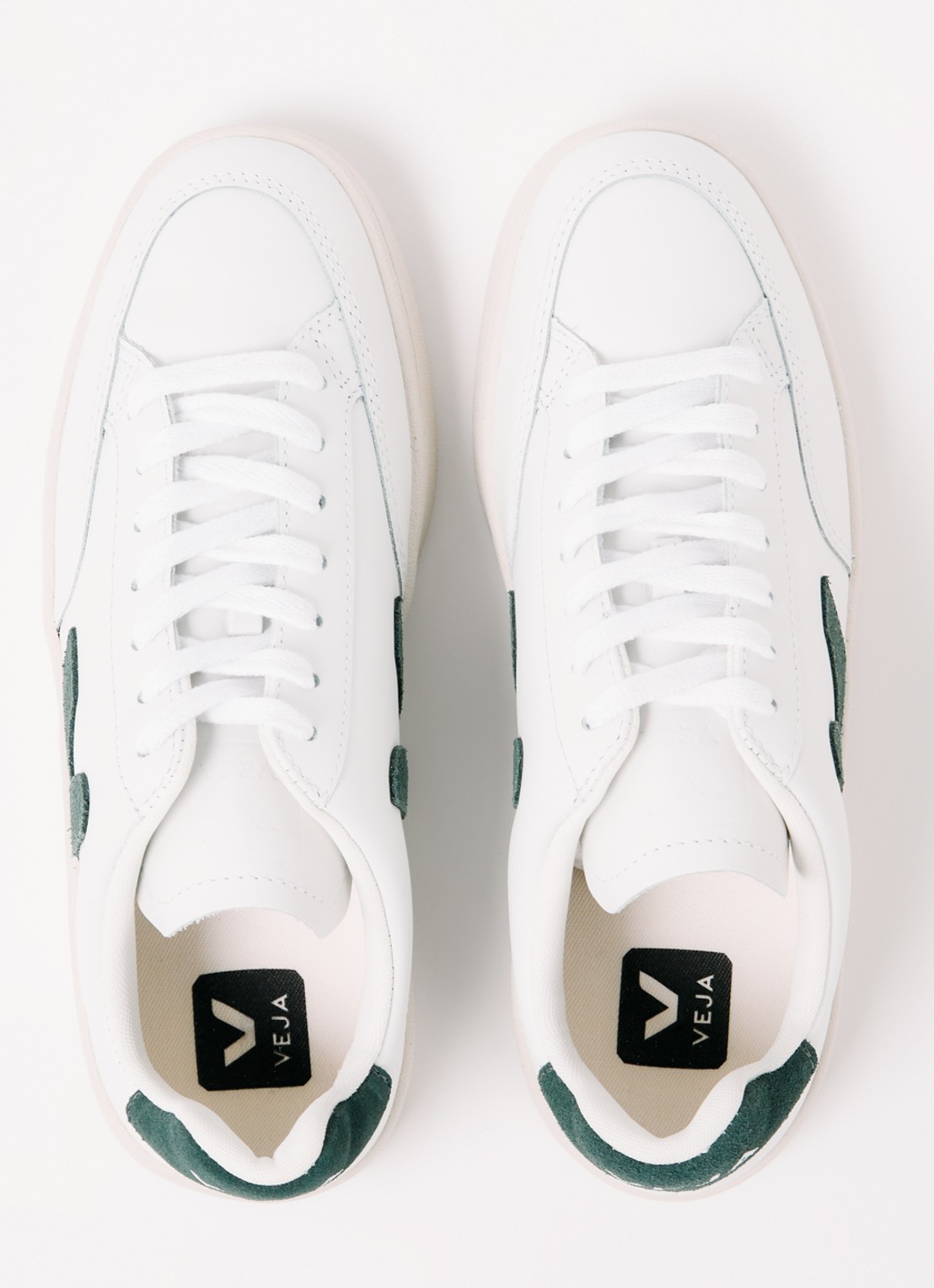 Veja V-12 sneaker van leer met suède details - detail 5 groen
