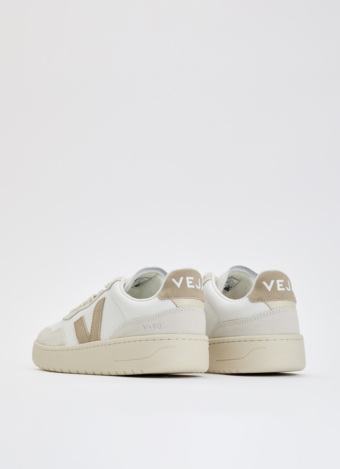 Veja V-90 sneaker van leer met suède details - achterkant 5 beige