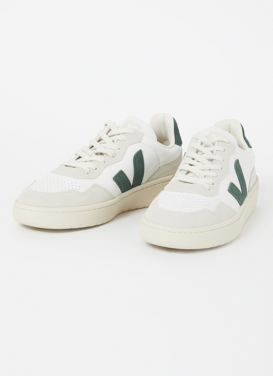 Veja V-90 sneaker van leer met suède details - detail 2 wit