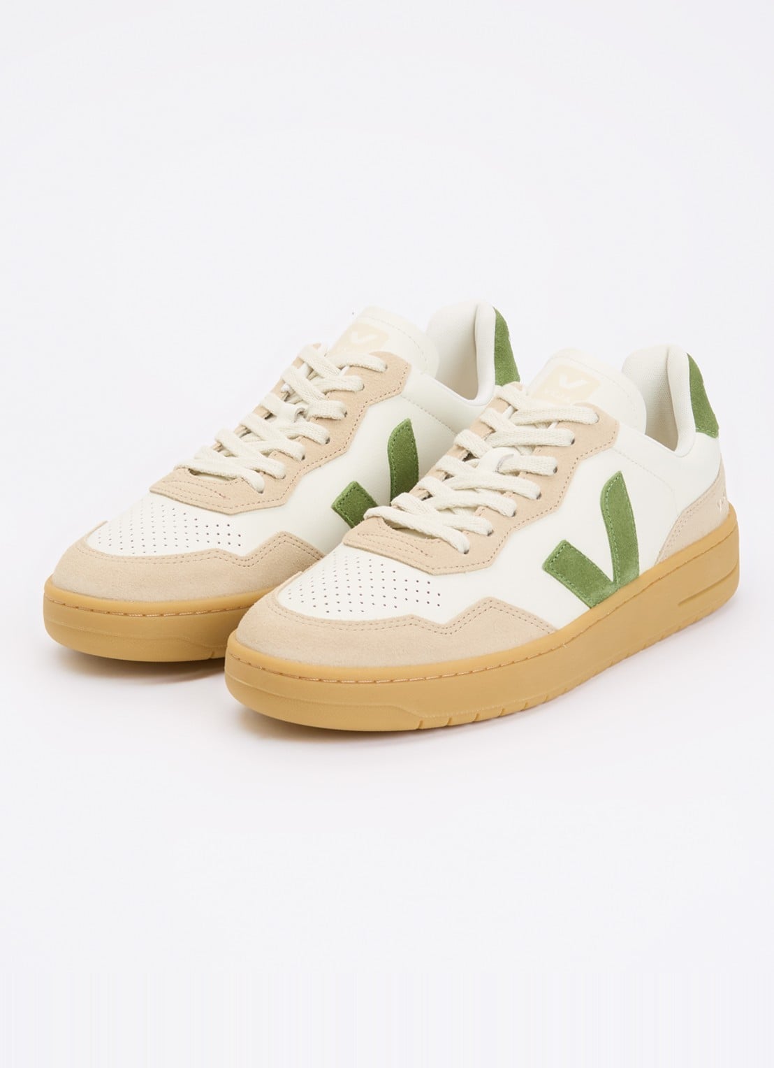 Veja V-90 sneaker van leer met suède details - detail gebroken wit