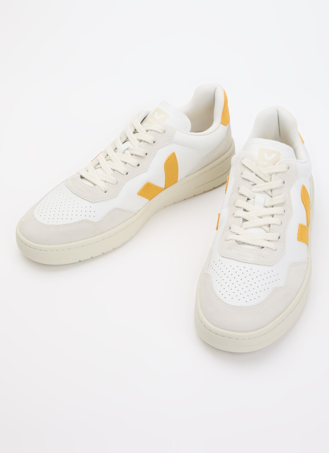 Veja V-90 sneaker van leer met suède details - detail 3 wit