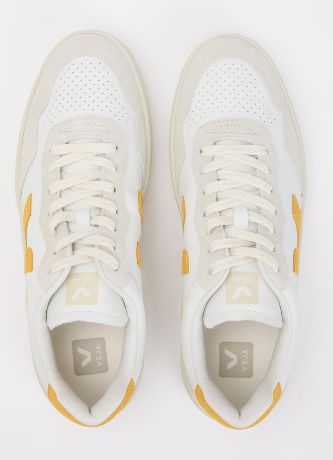 Veja V-90 sneaker van leer met suède details - detail 4 wit