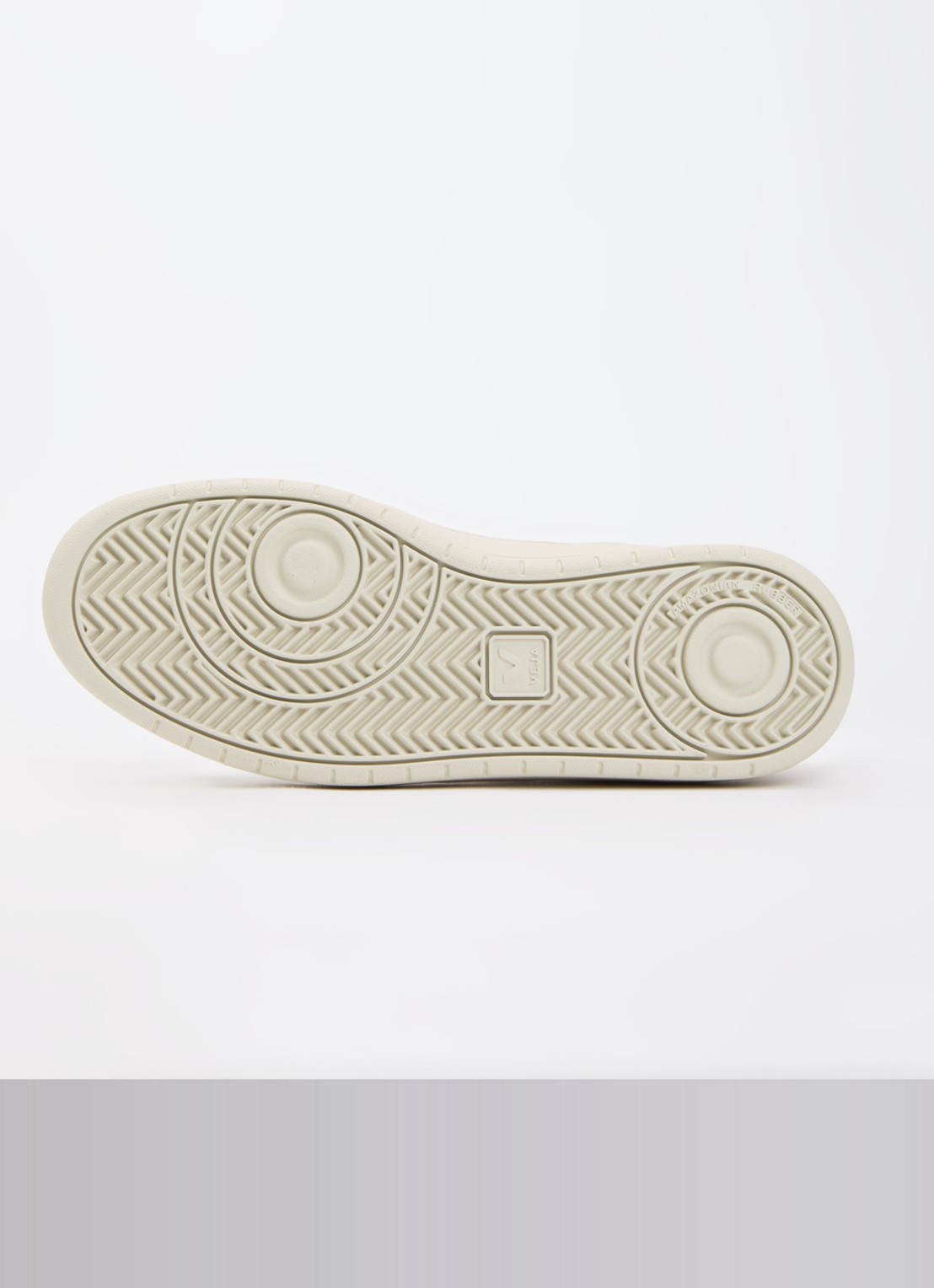 Veja V-90 sneaker van leer met suède details - detail 5 wit