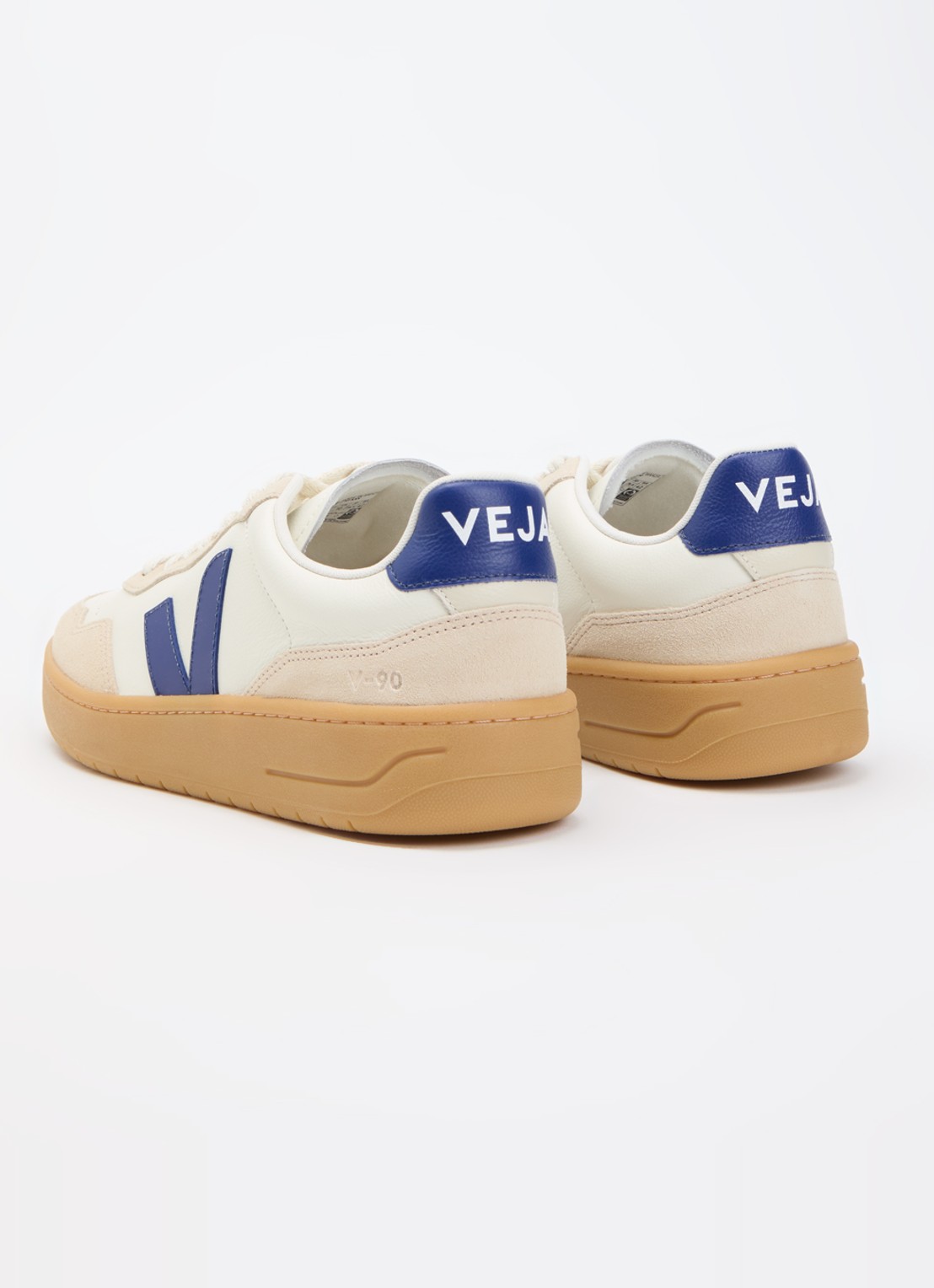Veja V-90 sneaker van leer met suède details - achterkant gebroken wit