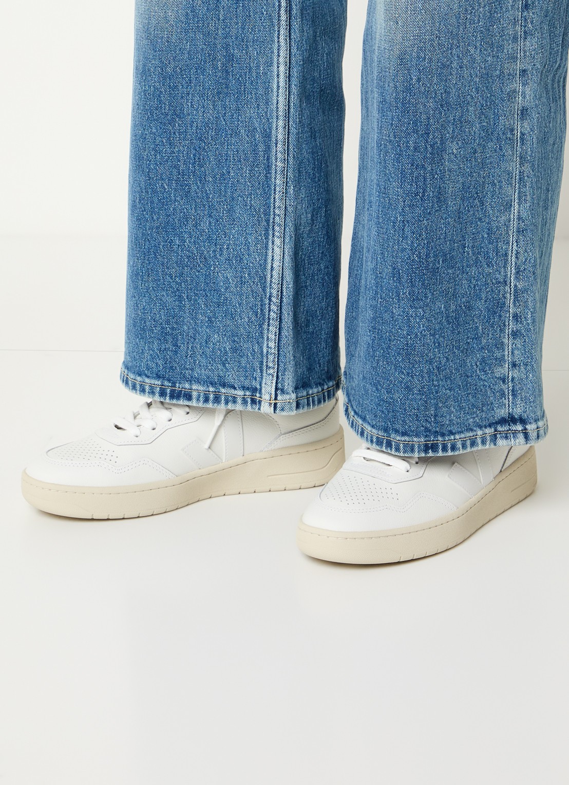 Veja V-90 sneaker van leer - voorkant 2 wit