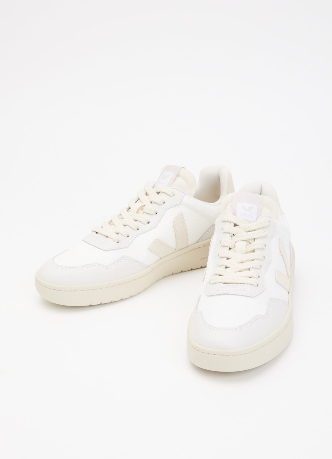 Veja V-90 sneaker van mesh met details van leer en suède - detail 3 gebroken wit