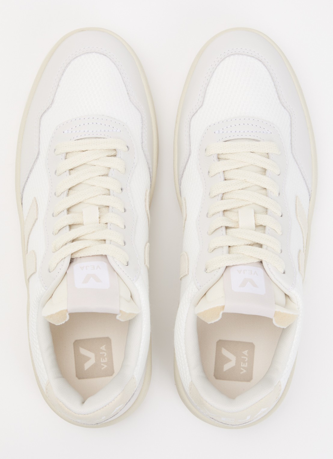 Veja V-90 sneaker van mesh met details van leer en suède - detail 4 gebroken wit