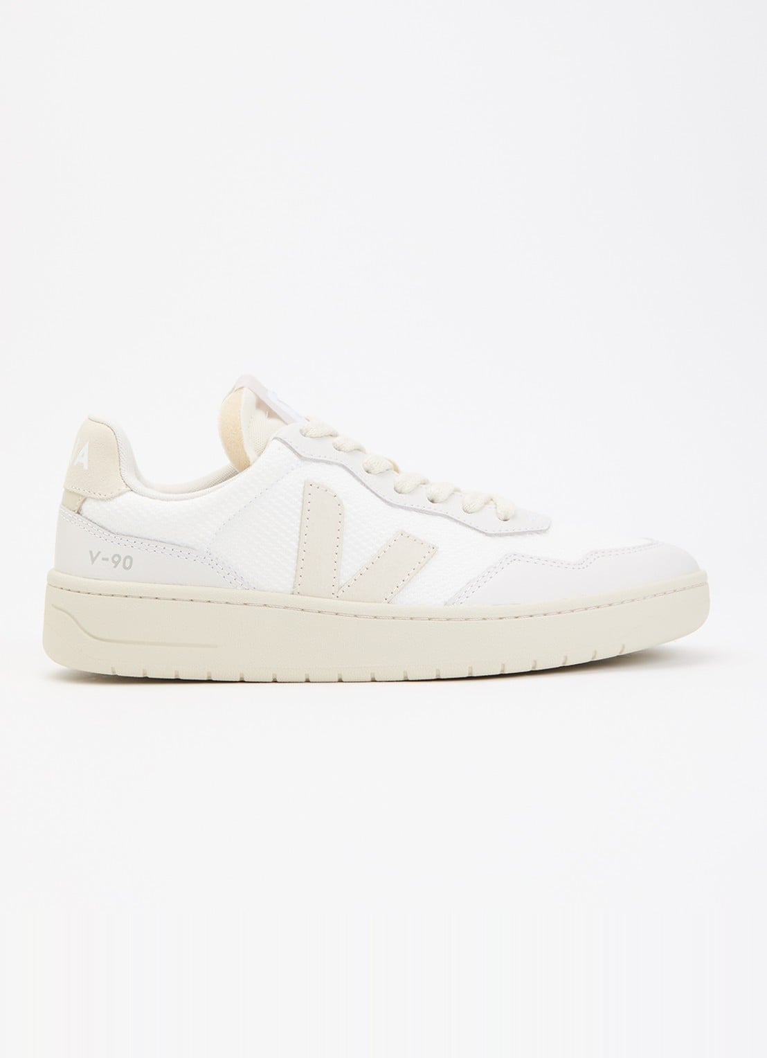 Veja V-90 sneaker van mesh met details van leer en suède - voorkant 2 gebroken wit