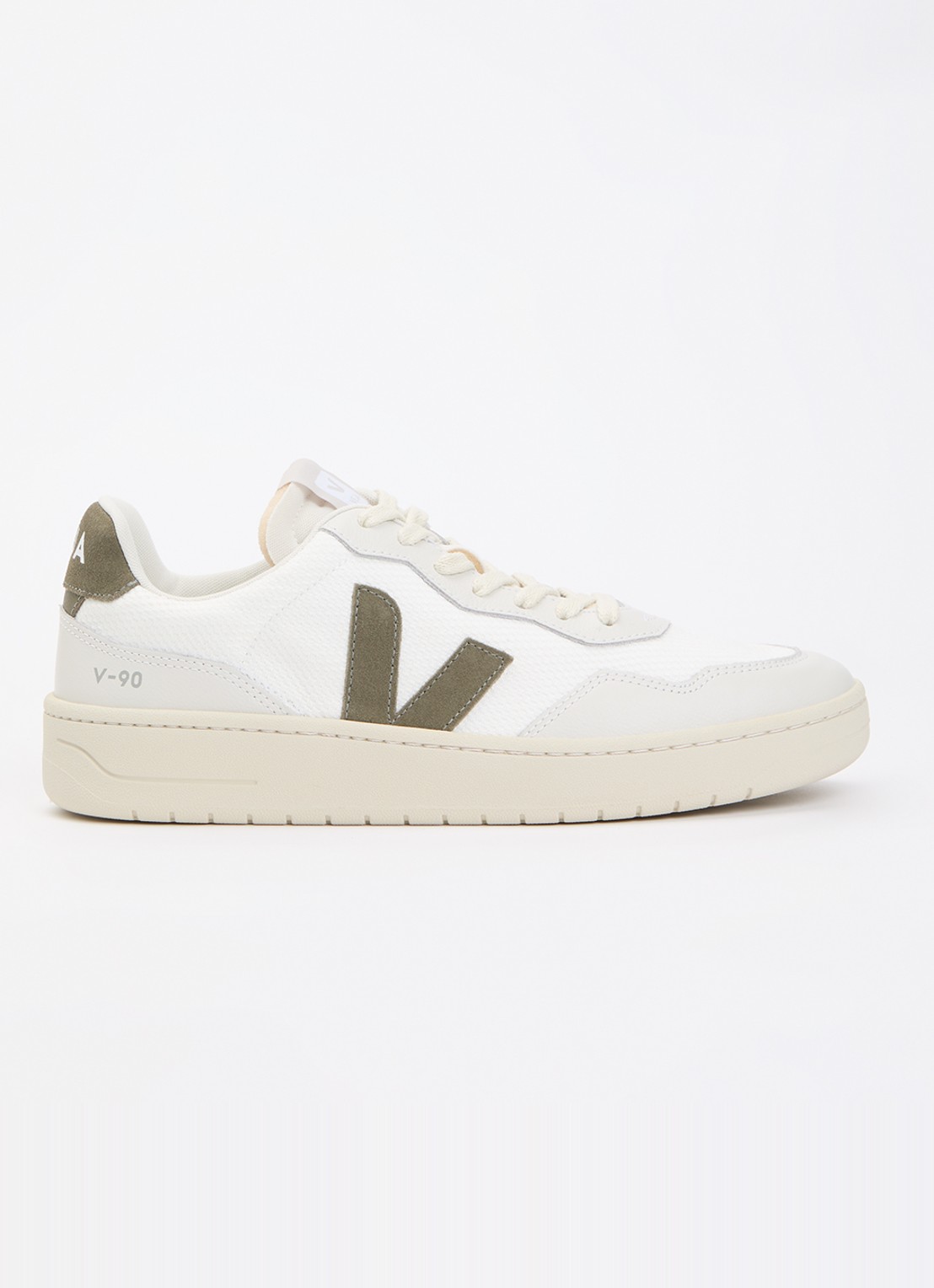 Veja V-90 sneaker van mesh met suède en leren details - voorkant wit