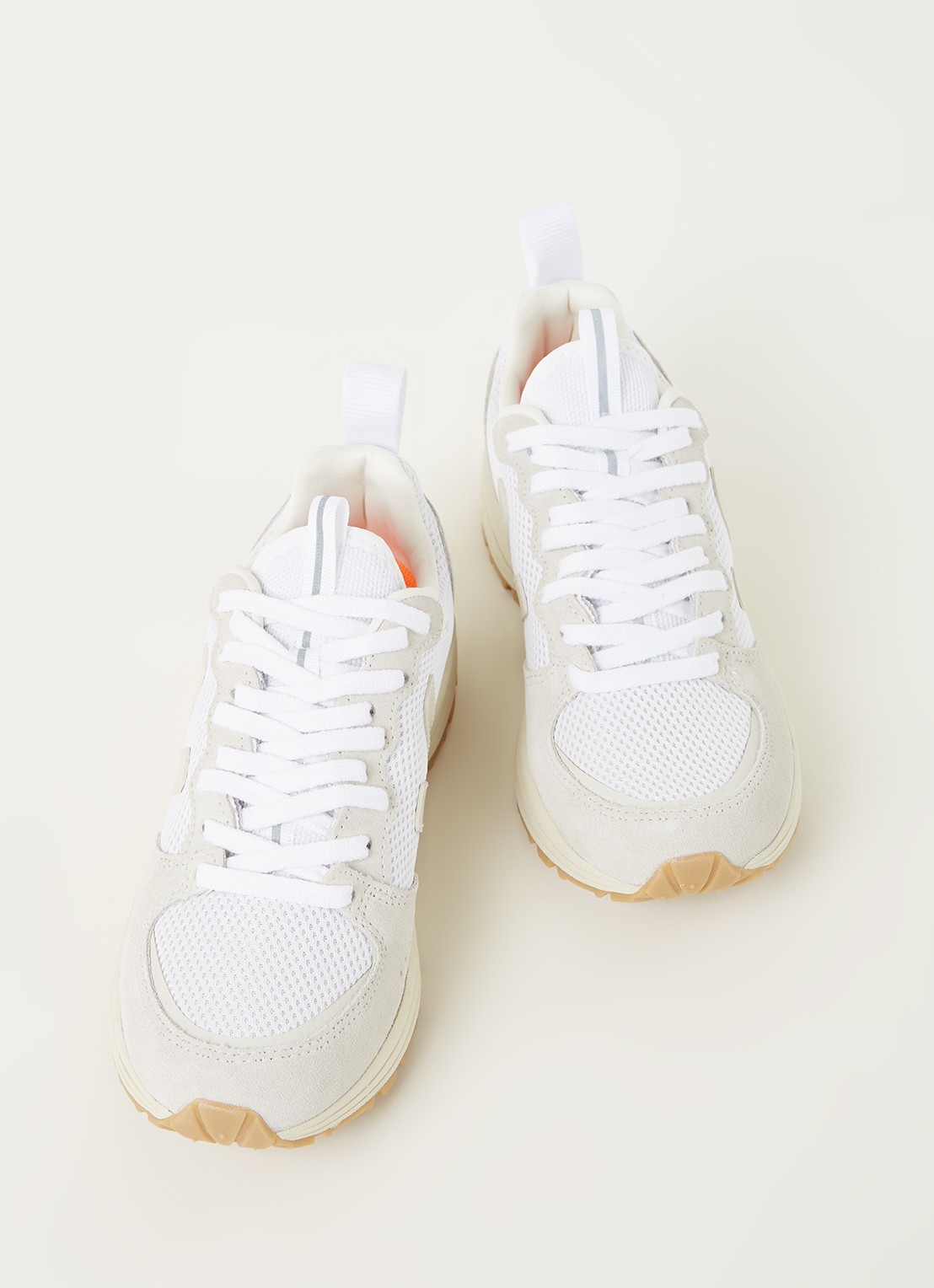 Veja Venturi sneaker van suéde - detail beige