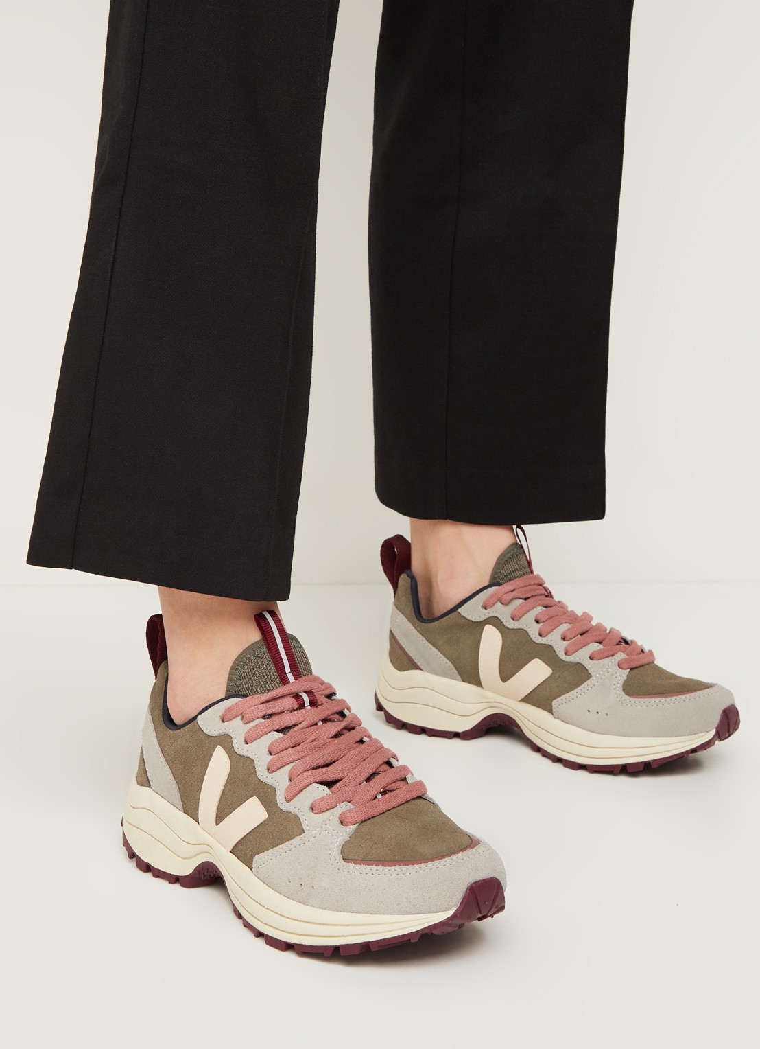 Veja Venturi sneaker van suéde - voorkant 2 grijs
