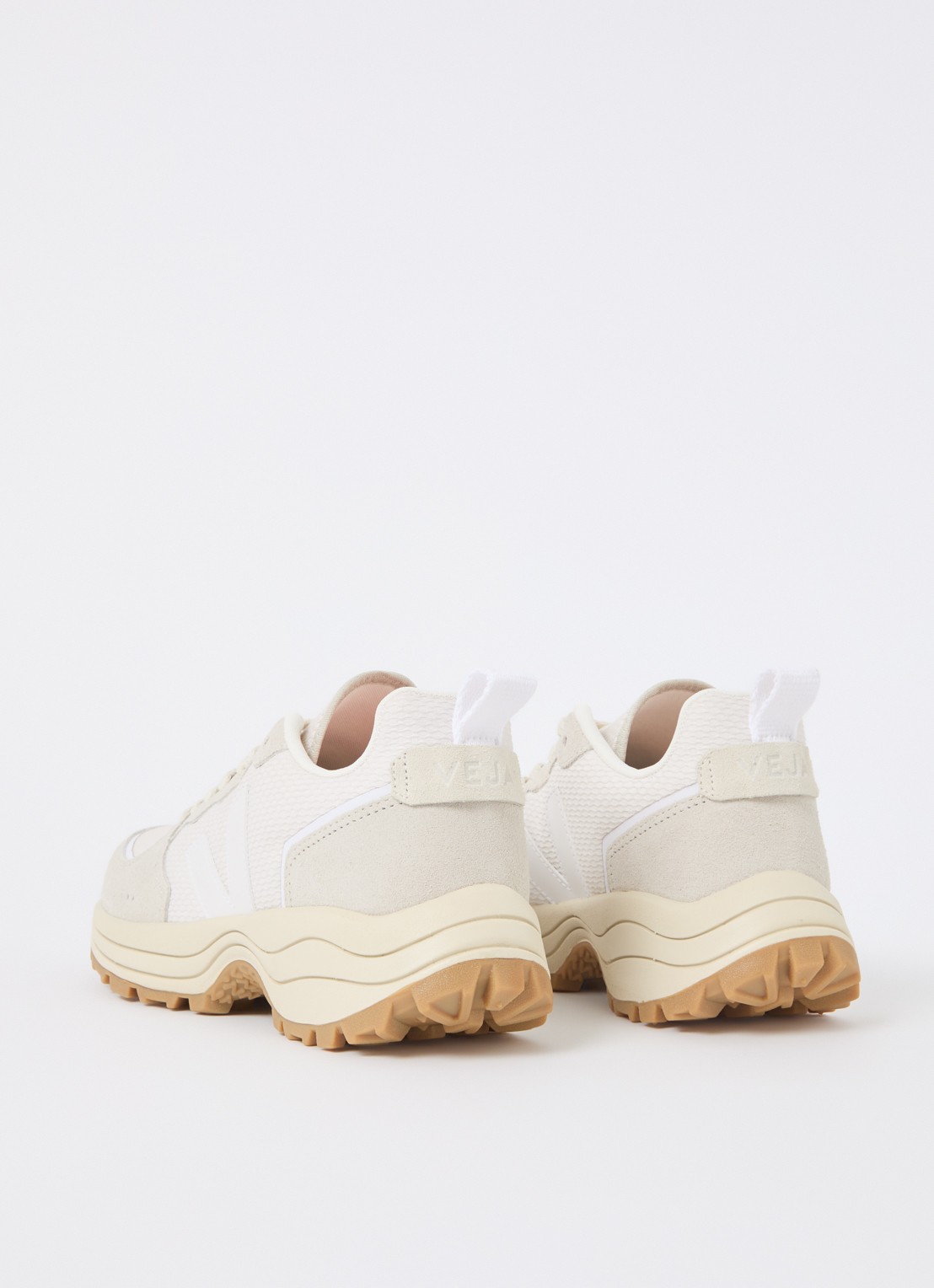 Veja Venturi van mesh met suède details - achterkant lichtgrijs