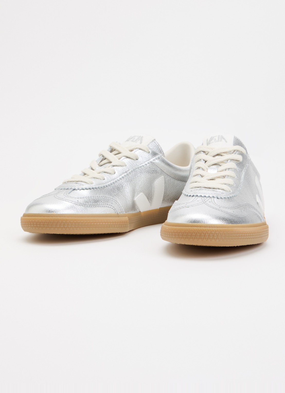Veja Volley sneaker van leer met metallic finish - detail 2 zilver