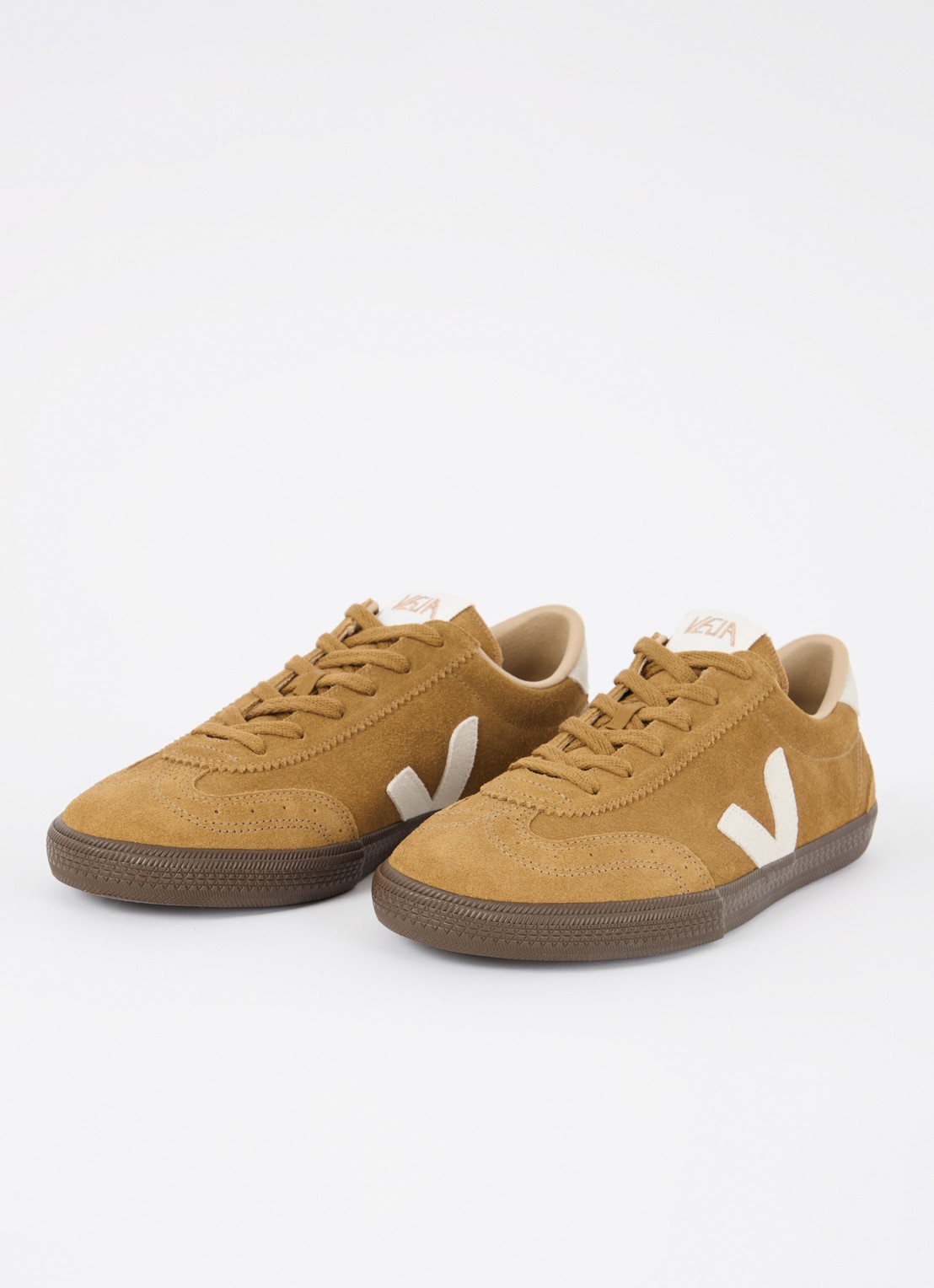 Veja Volley sneaker van suède - detail camel
