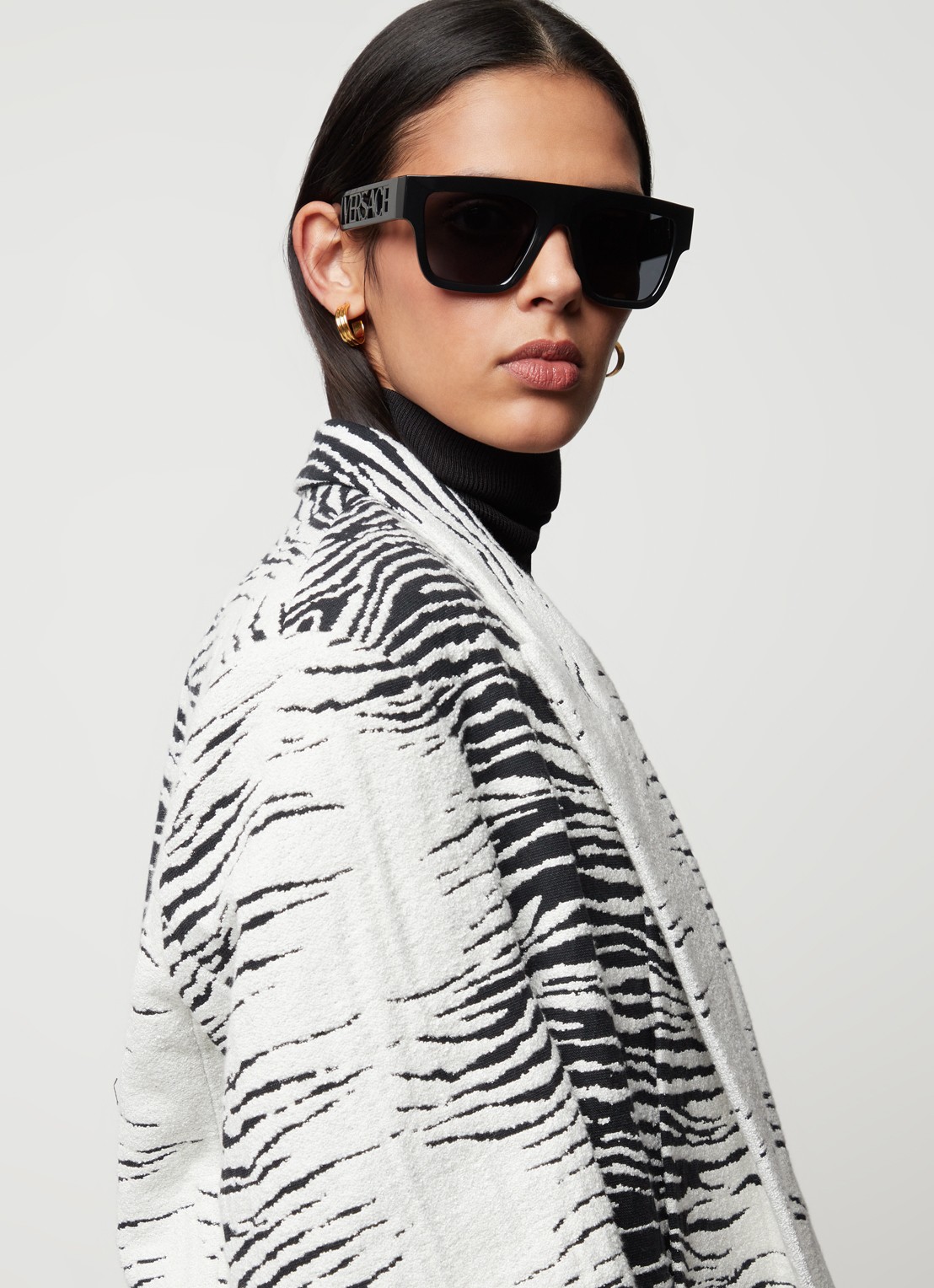 Versace Retro zonnebril VE4430U  - voorkant 5 zwart