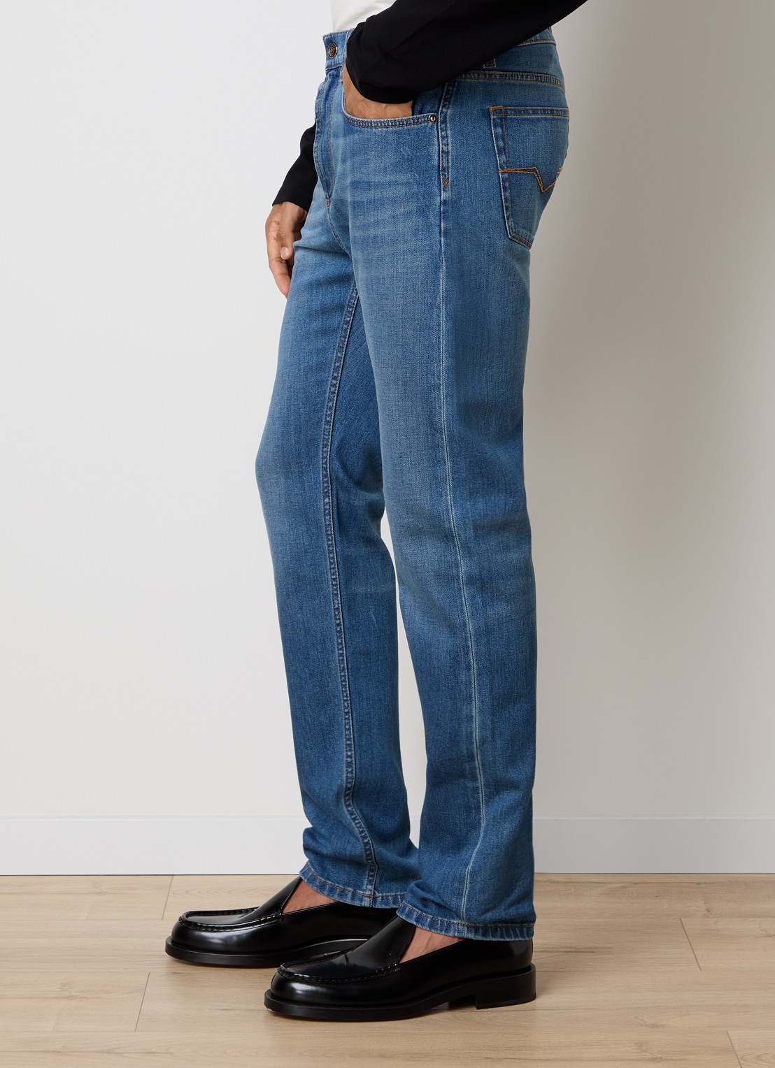 Versace Straight leg jeans met lichte wassing - detail 5 indigo
