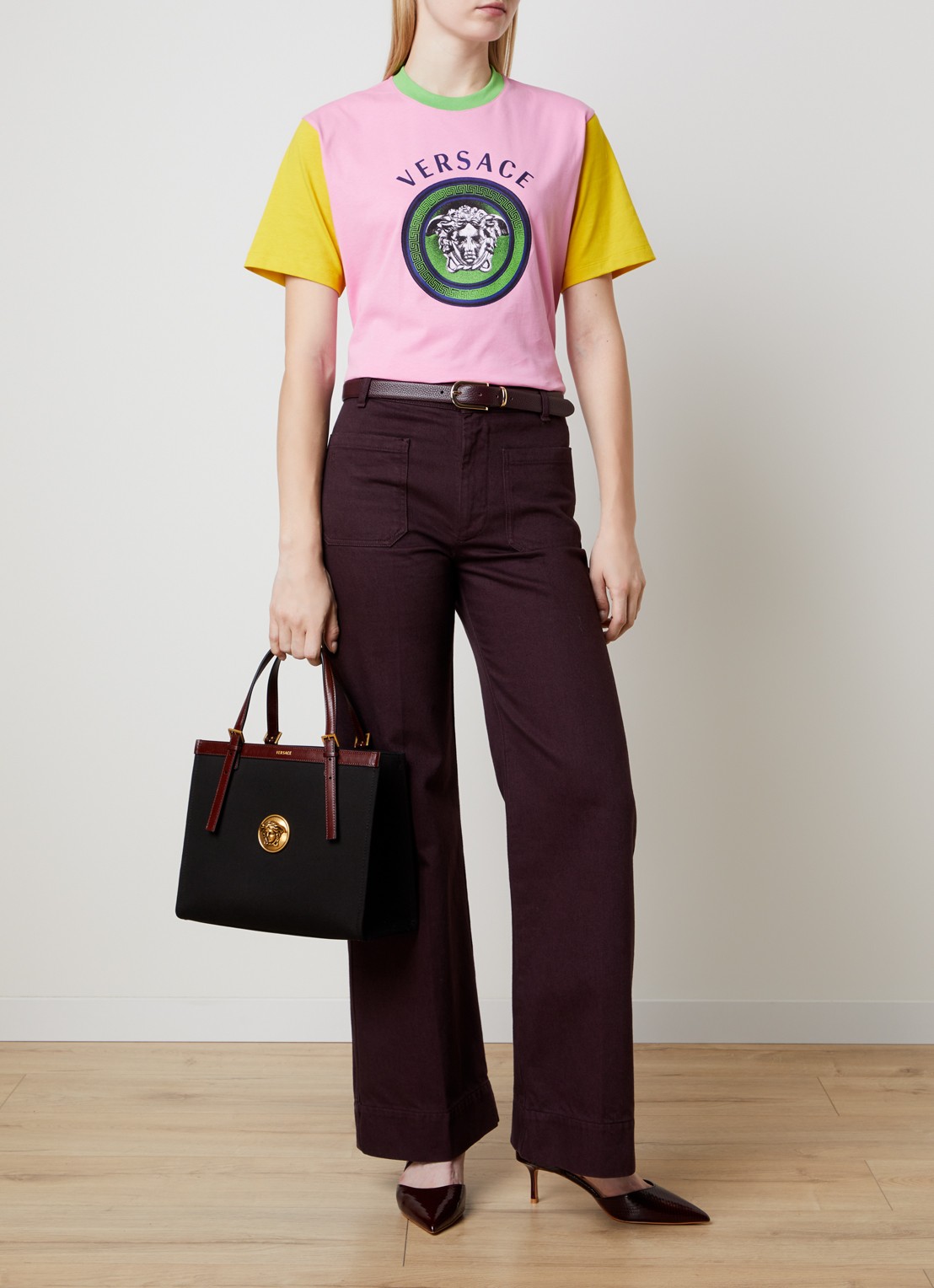 Versace T-shirt met logo - voorkant 3 roze