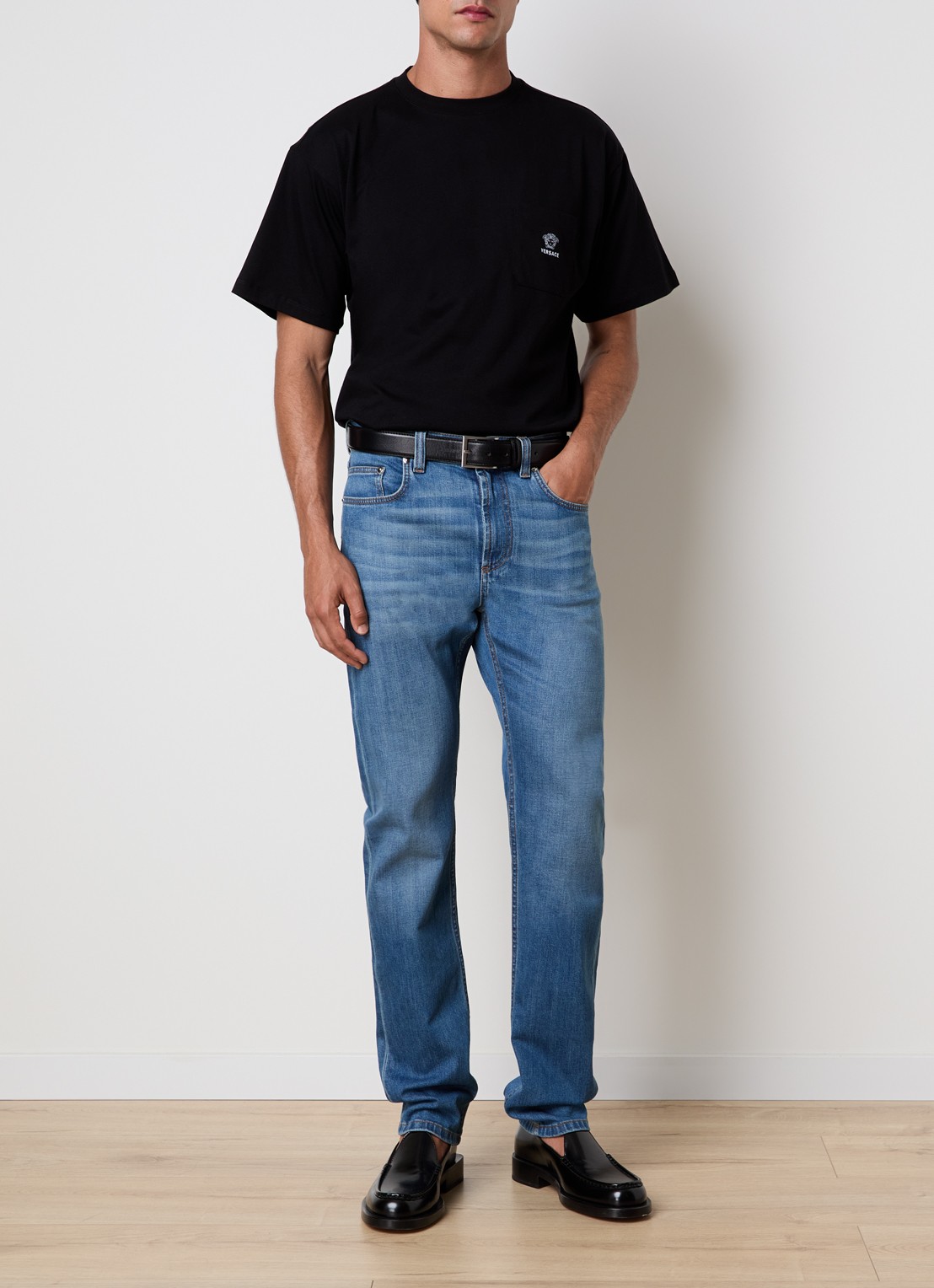 Versace T-shirt met logoborduring - voorkant 2 zwart