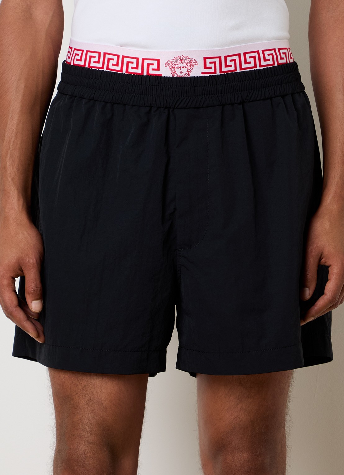 Versace Zwemshorts met steekzakken en logo - detail 4 zwart