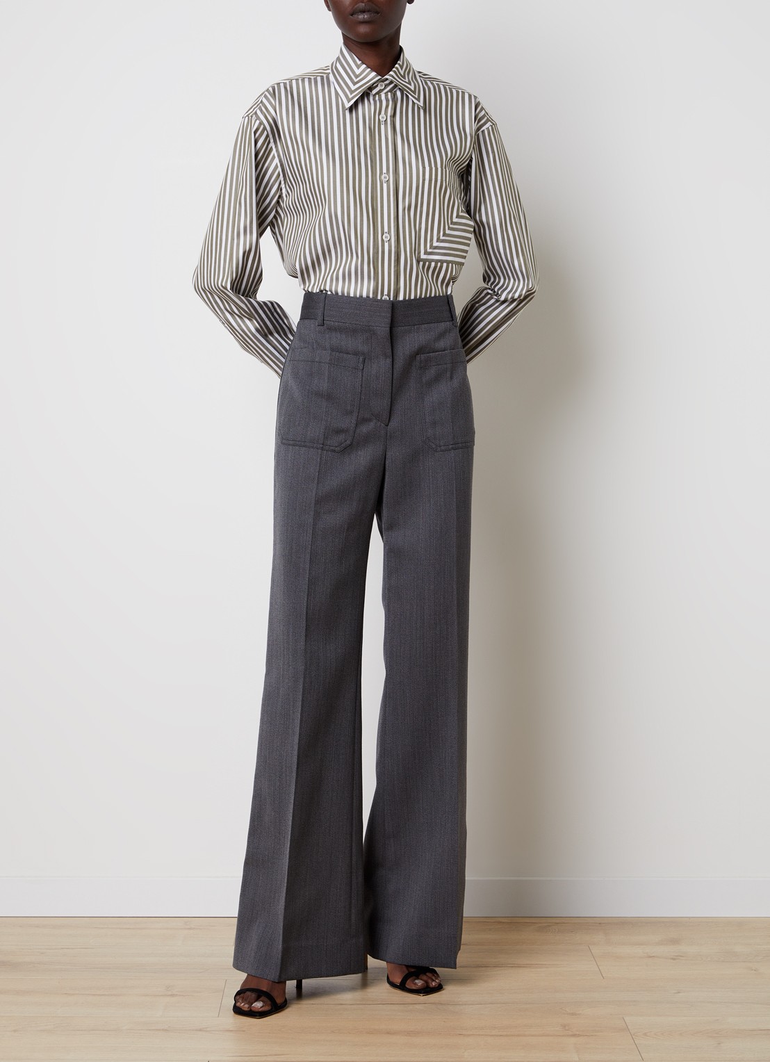 Victoria Beckham Blouse met streepprint en borstzak - voorkant 2 mosgroen
