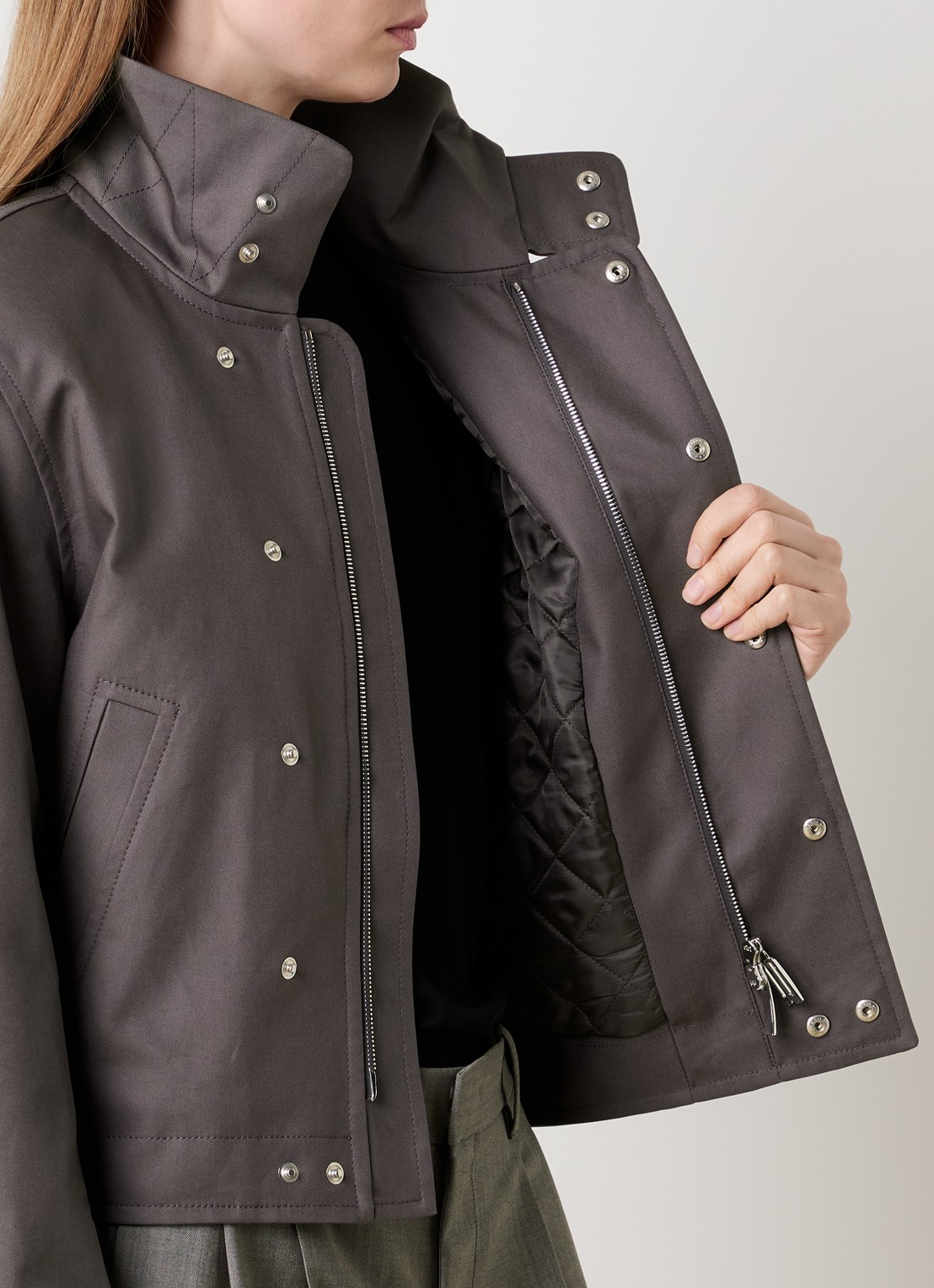 Victoria Beckham Bomberjack met steekzakken - detail 6 taupe