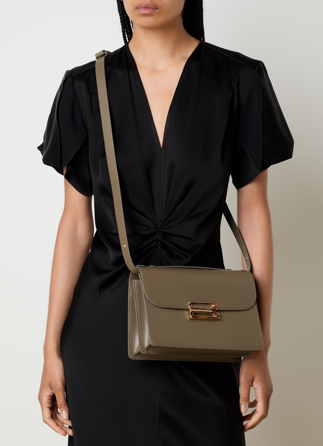 Victoria Beckham Dorian handtas van kalfsleer met afneembare schouderriem - voorkant 4 olijfgroen