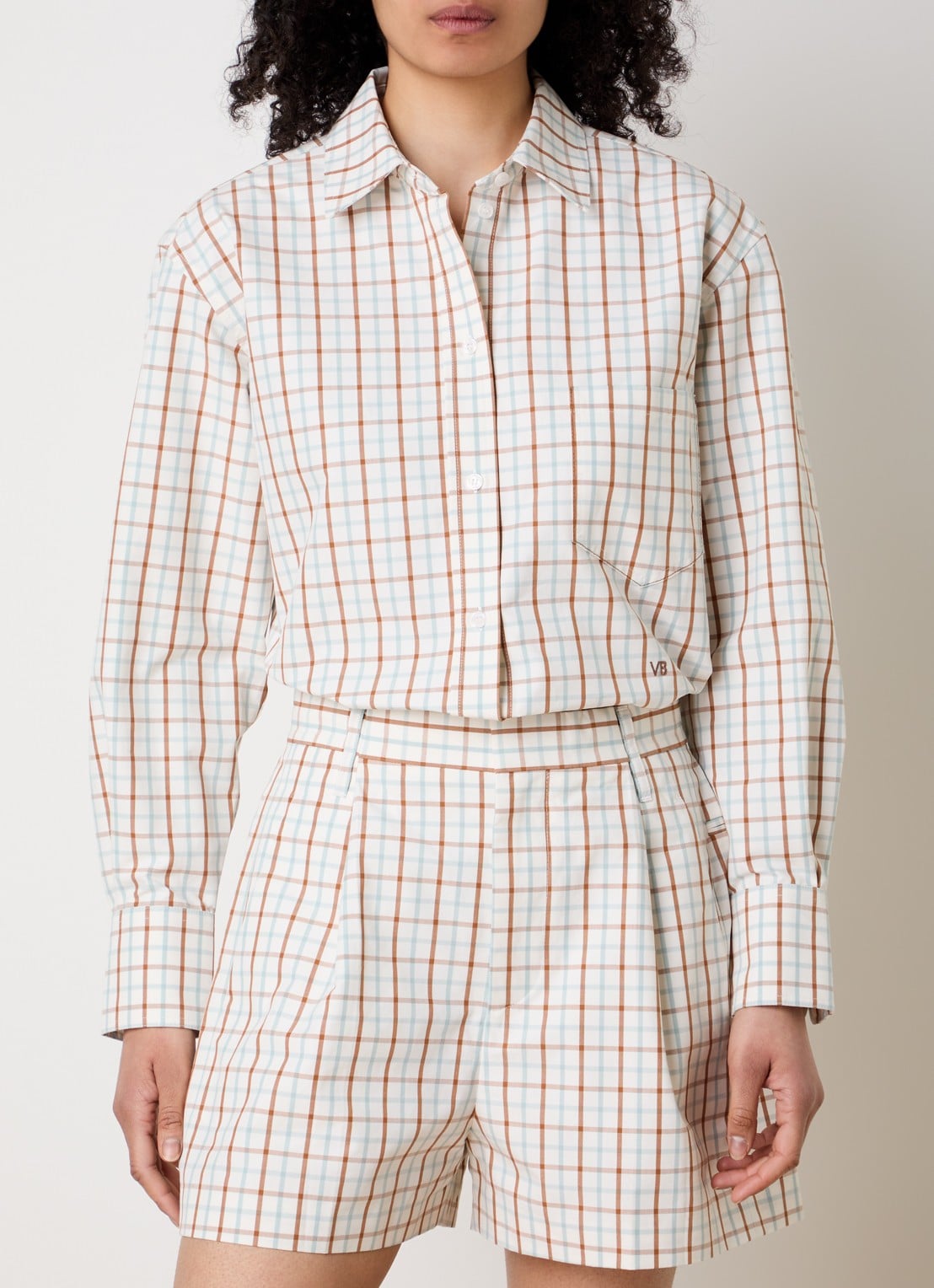 Victoria Beckham Ellys blouse met ruitdessin en borstzak - detail gebroken wit