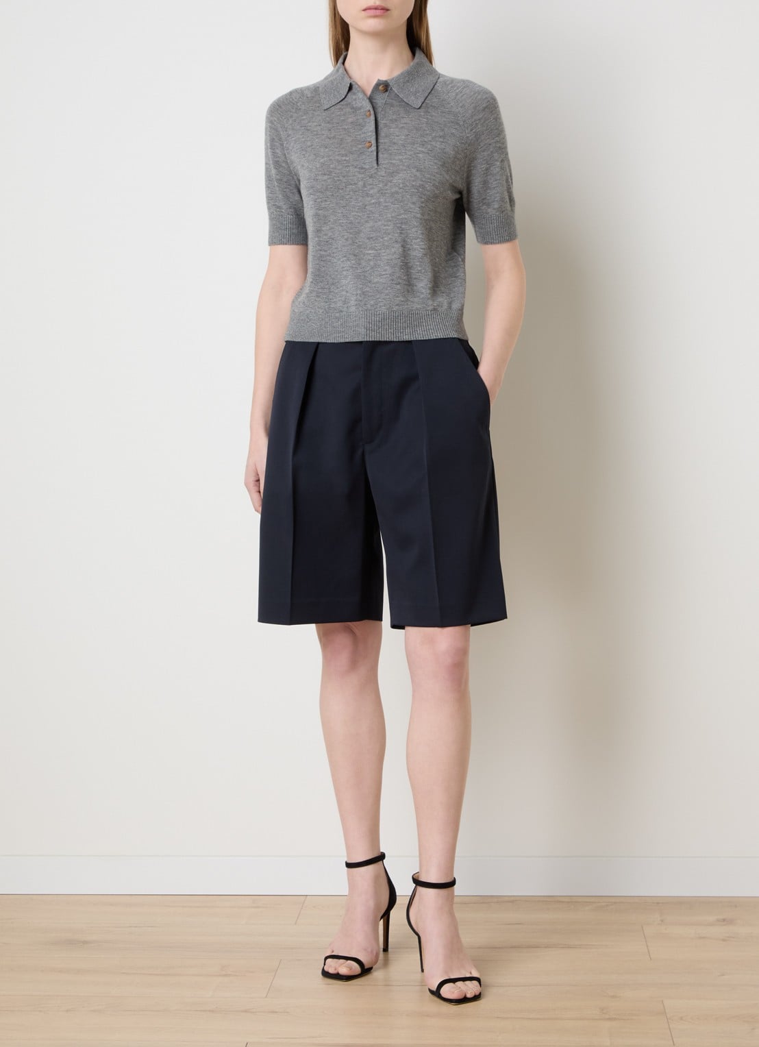 Victoria Beckham High waist loose fit korte pantalon in wolblend met steekzakken - voorkant 5 donkerblauw
