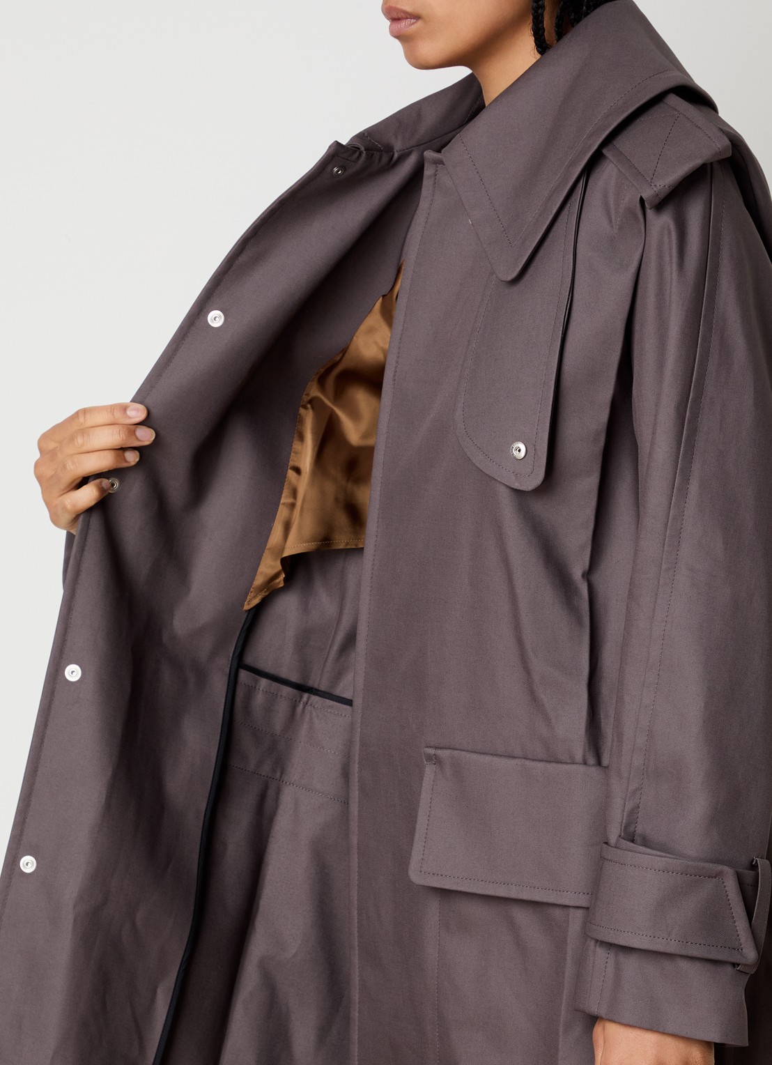 Victoria Beckham Philippa trenchcoat met strikceintuur - detail 5 antraciet