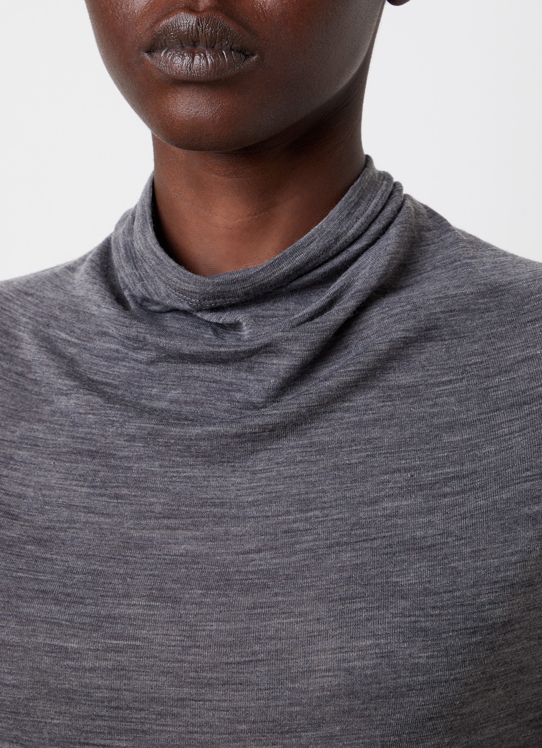 Victoria Beckham Semi-transparante top in wolblend met gedrapeerd detail - detail 2 grijsmele