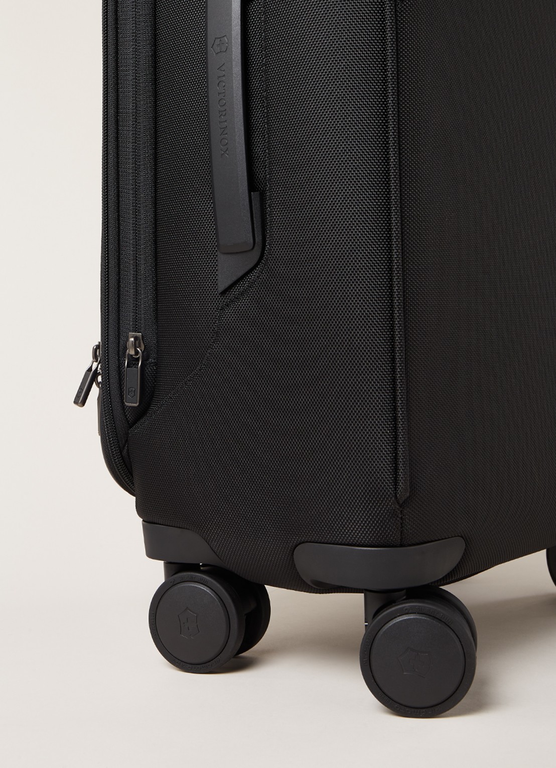 Victorinox Werks Travel 6.0 spinner 55 cm - detail 2 zwart