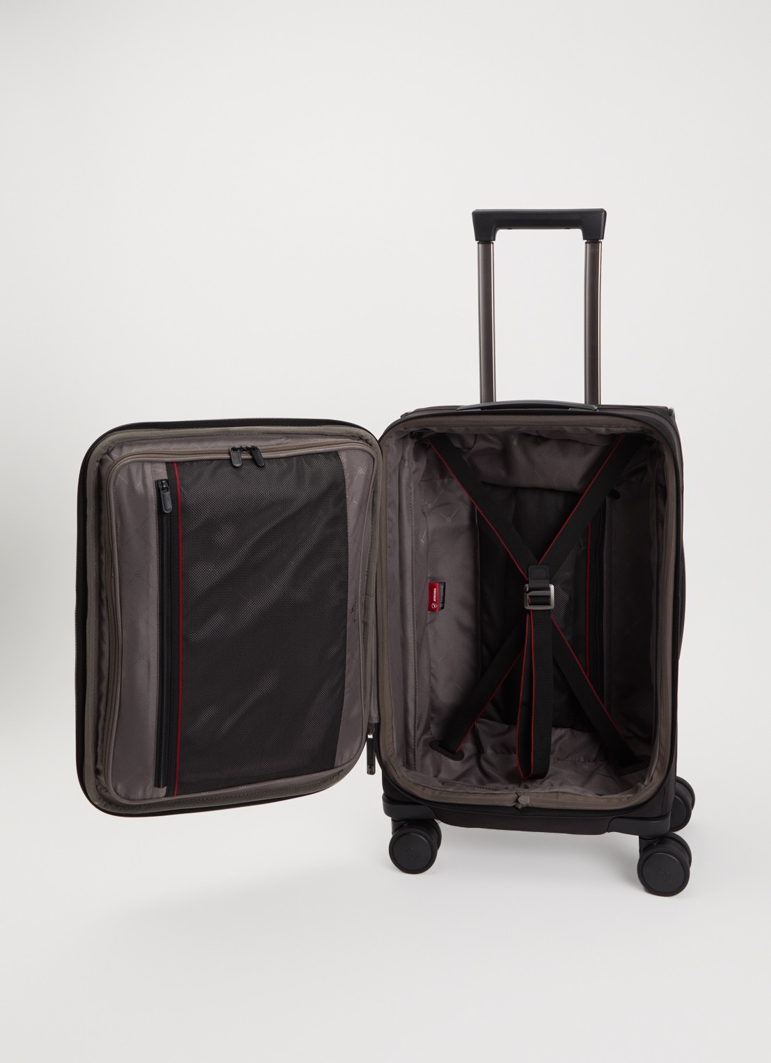 Victorinox Werks Traveler 7.0 Frequent Flyer Carry-On vergrootbare spinner 55 cm - voorkant 2 zwart