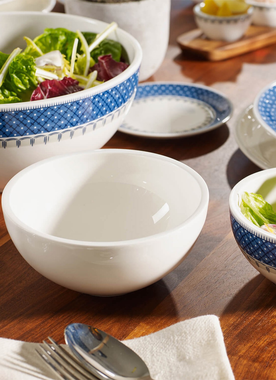 Villeroy & Boch Artesano Original saladeschaal 24 cm  - achterkant 3 gebroken wit