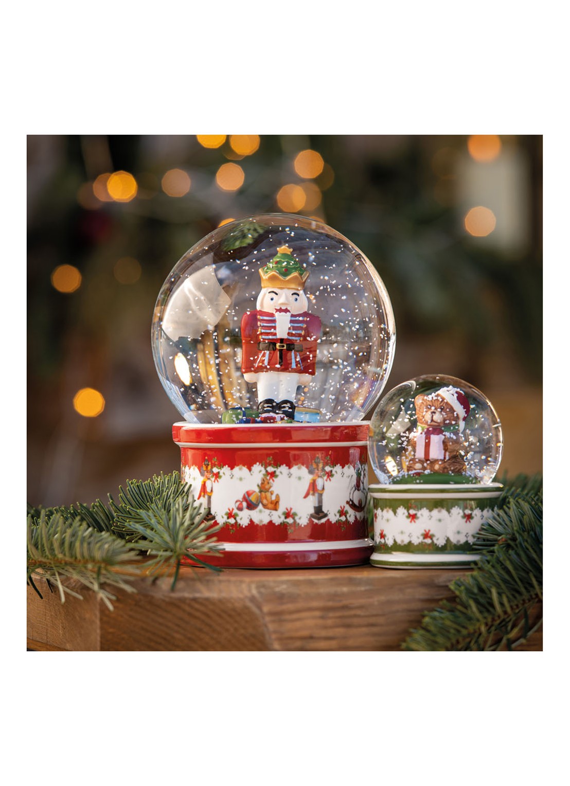 Villeroy & Boch Christmas Toys sneeuwbol 17 cm - detail 5 steenrood