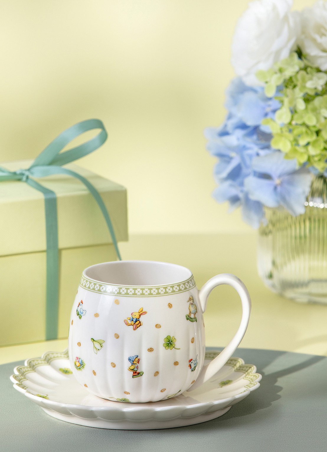 Villeroy & Boch Easter Delight mok 35 cl - achterkant gebroken wit