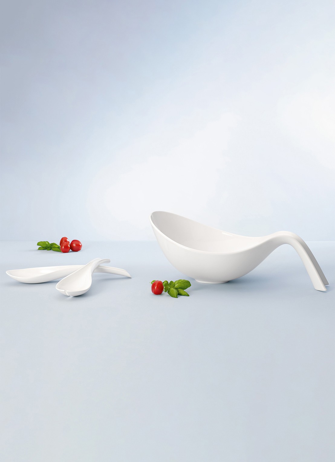 Villeroy & Boch Flow saladeschaal met opschepbestek - voorkant 2 gebroken wit