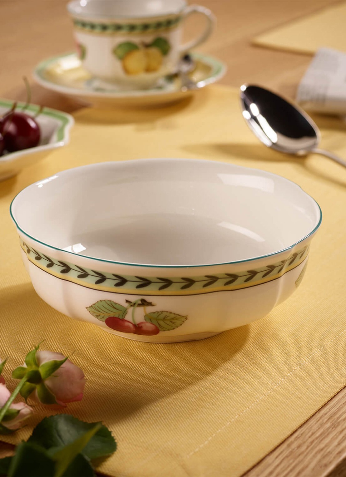 Villeroy & Boch French Garden Fleurence kom 15 cm - voorkant 3 gebroken wit