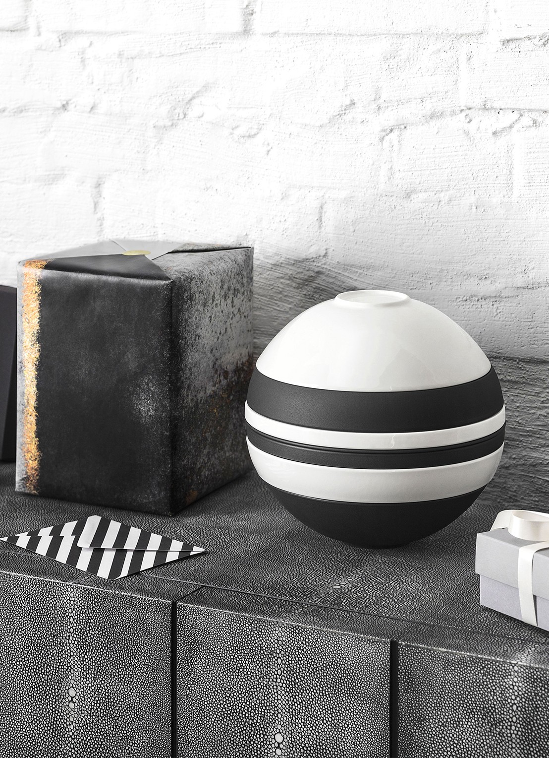 Villeroy & Boch Iconic La Boule Black & White serviesset 7-delig - voorkant 5 zwart