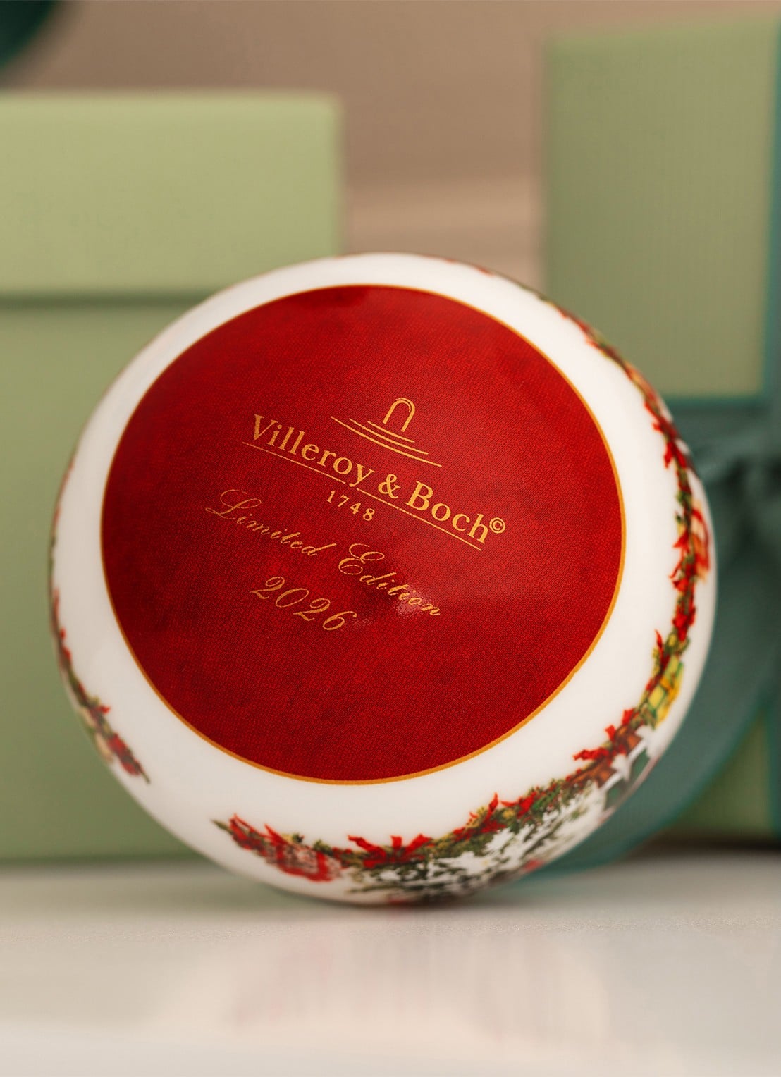 Villeroy & Boch Jaar-bal 2026 kerstbal 7,8 cm - achterkant 4 rood